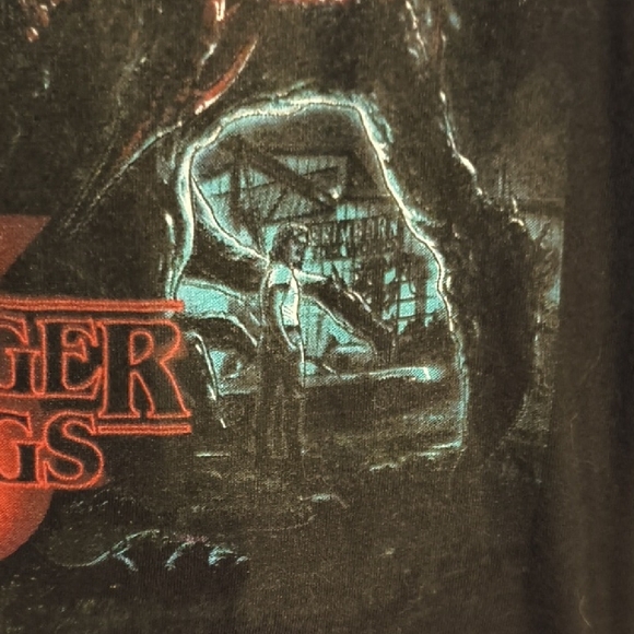 Stranger Things Netflix Season 3 Starcourt Mall Long Sleeve Shirt - Picture 7 of 9